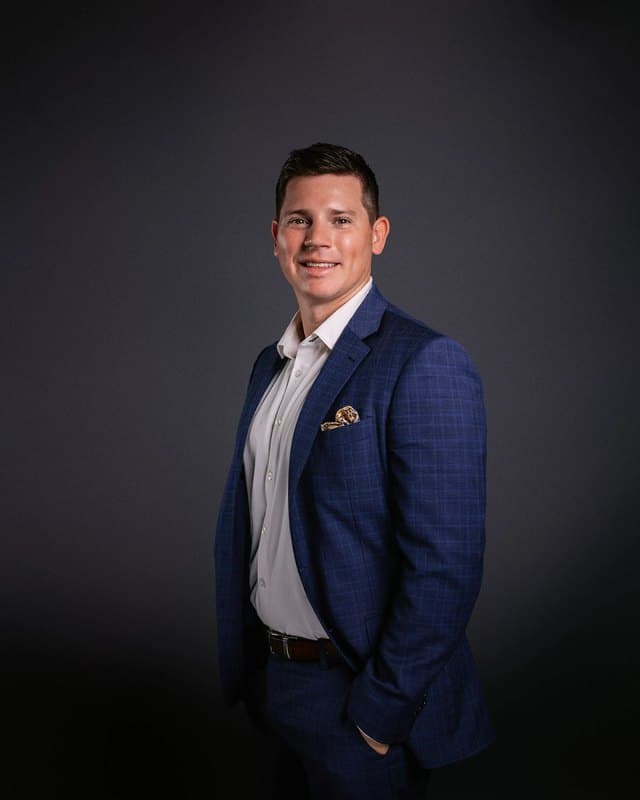 Derek Robbins, Senior Partner · Sales Associate